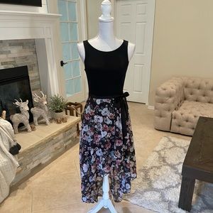 FOREVER NEW Black Floral print dress size US 6